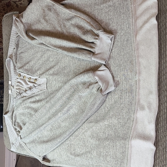 Gimmicks by BKE Blouse - Picture 14 of 16